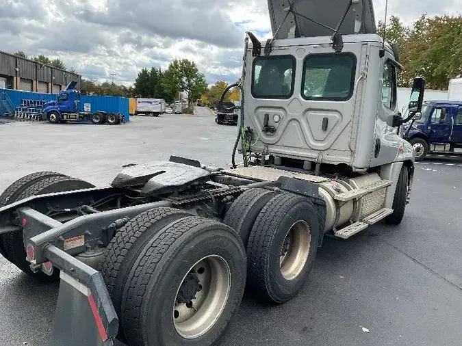 2018 Freightliner X12564ST