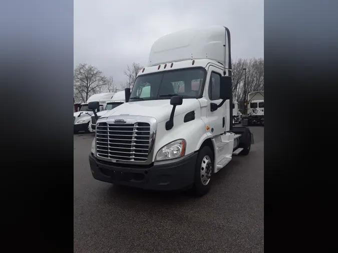 2017 FREIGHTLINER/MERCEDES CASCADIA 113272d7ecee4706de8fcef324e064576f0