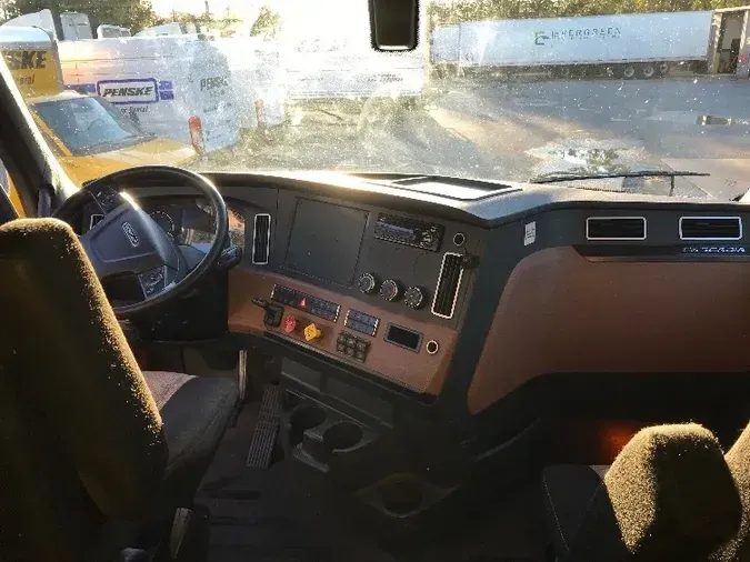 2019 Freightliner T12664ST