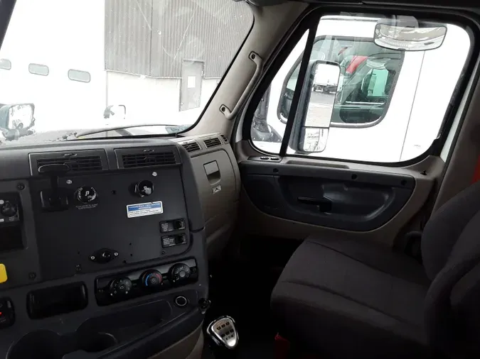 2015 FREIGHTLINER/MERCEDES CASCADIA 125