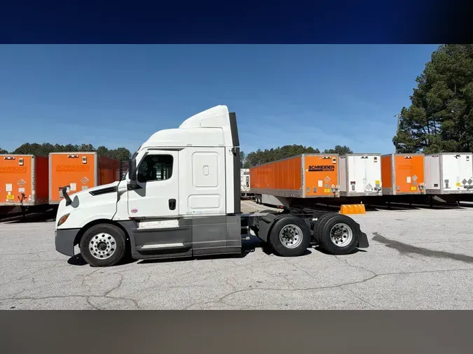 2021 Freightliner Cascadia 126