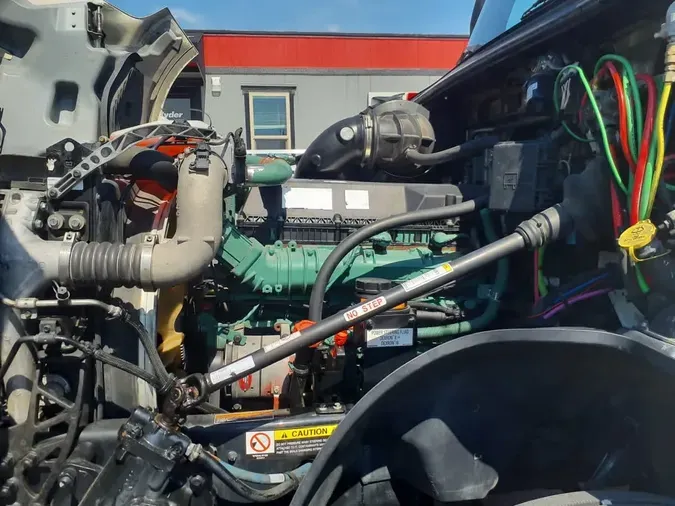2020 VOLVO VNL64T-3002738d3c052ed38a317b94f0d59a43887