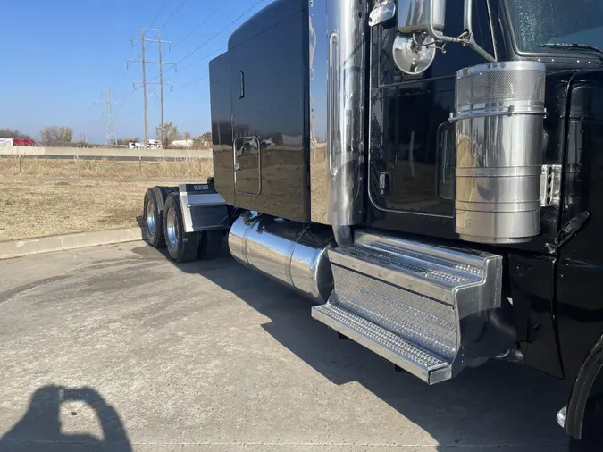 2022 Peterbilt 389