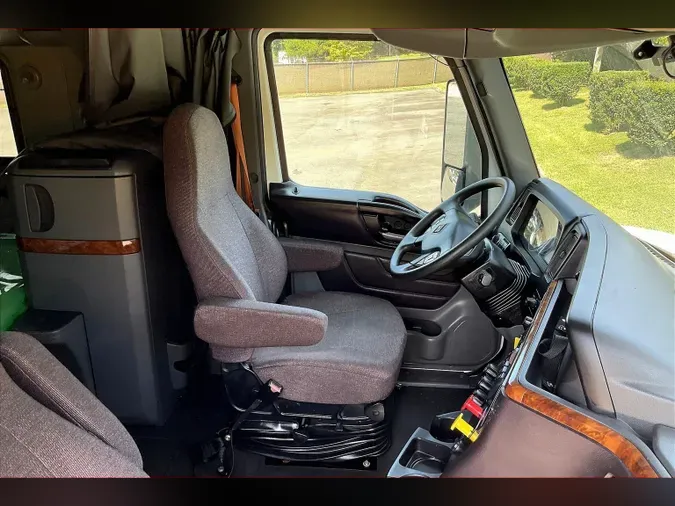 2022 INT LT625 6x4