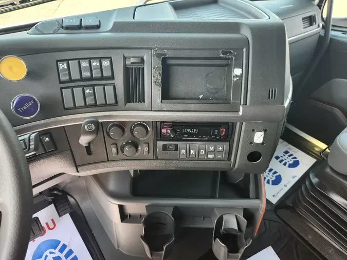 2024 VOLVO VNL64T760