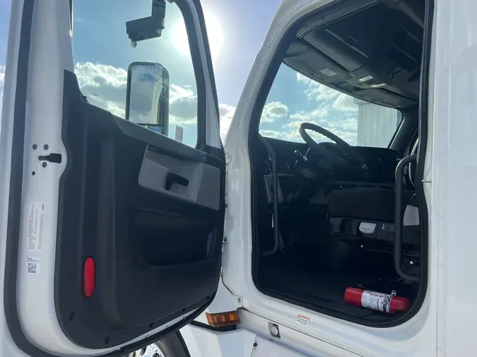 2020 Freightliner Cascadia 126