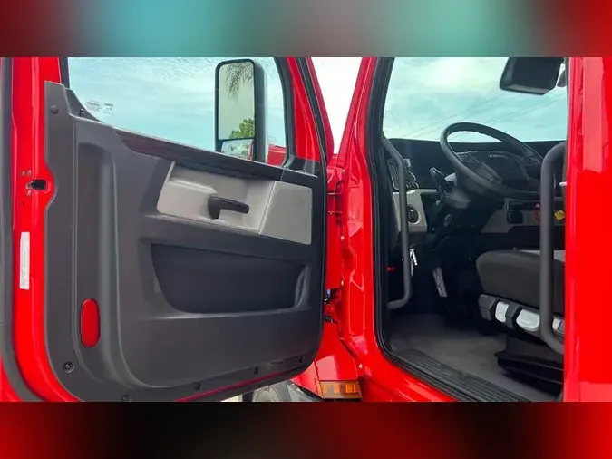 2021 FREIGHTLINER CA126