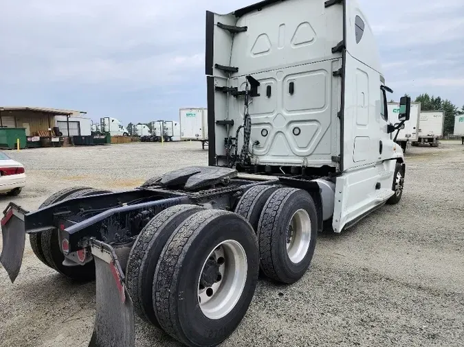 2019 Freightliner X12564ST