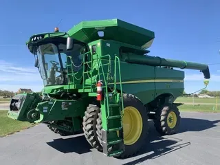 2016 John Deere S670