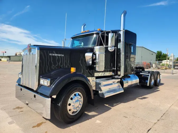 2026 Kenworth W900L