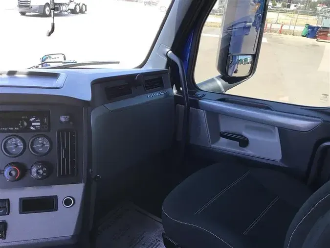 2020 FREIGHTLINER CA126