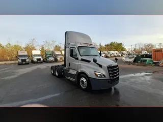 2020 Freightliner Cascadia 126