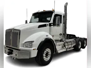 2027 Kenworth T880