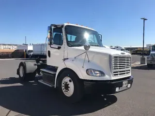 2018 Freightliner M211242S