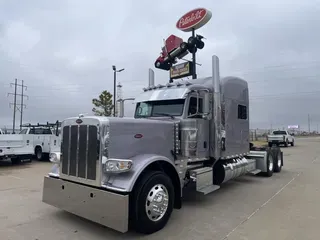 2023 Peterbilt 389