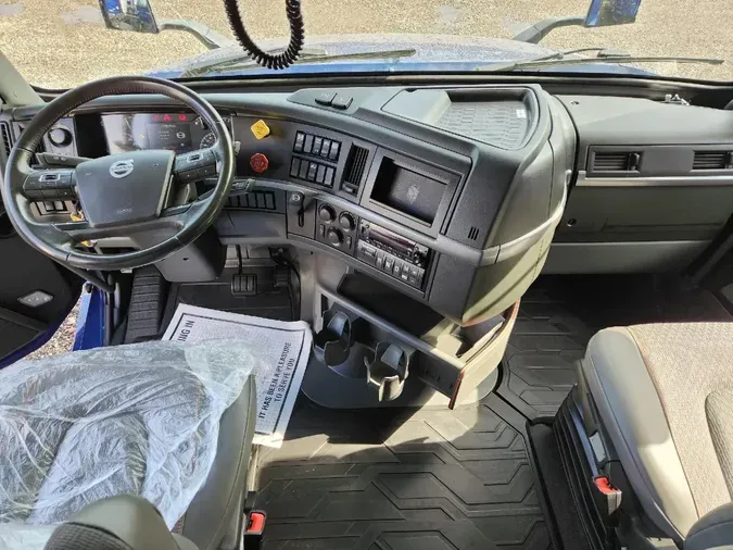 2023 VOLVO VNL64T860