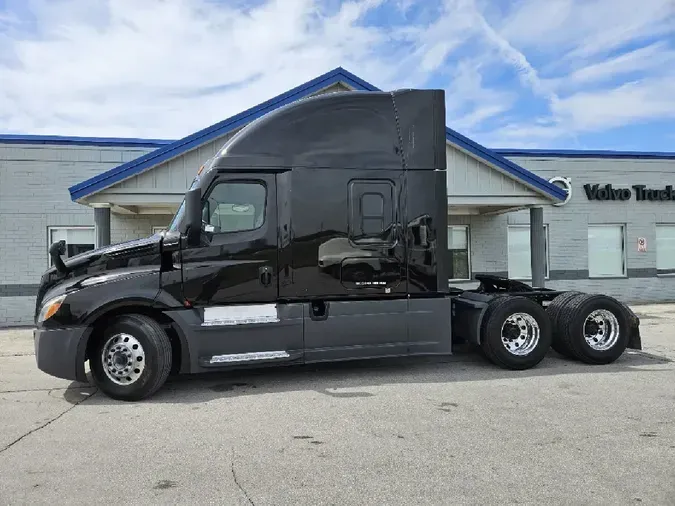 2023 FREIGHTLINER Cascadia 126