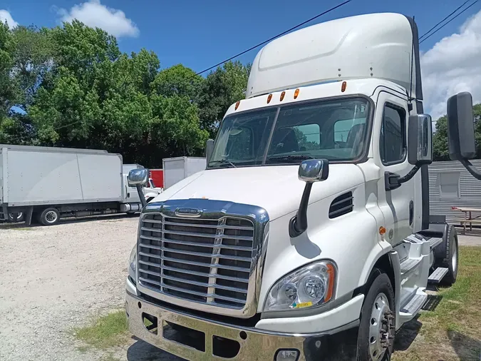 2015 FREIGHTLINER/MERCEDES CASCADIA 113