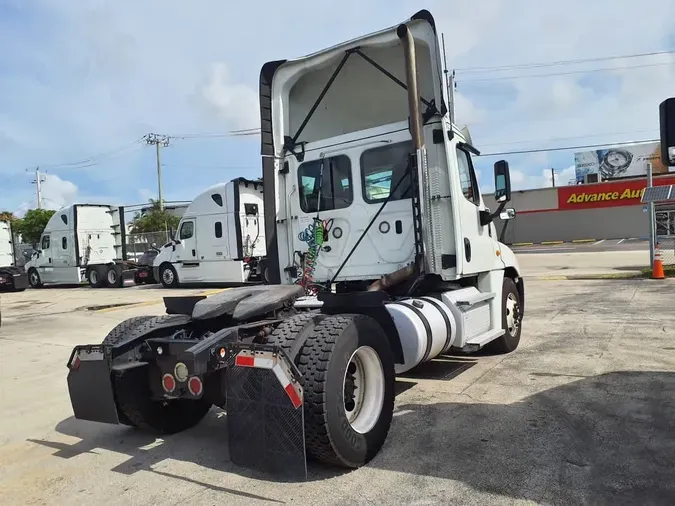 2019 FREIGHTLINER/MERCEDES CASCADIA 125