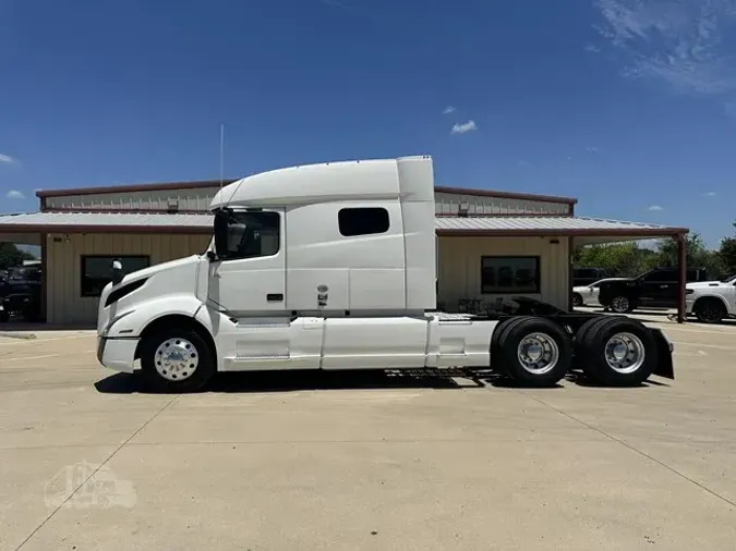 2021 VOLVO VNL64T740