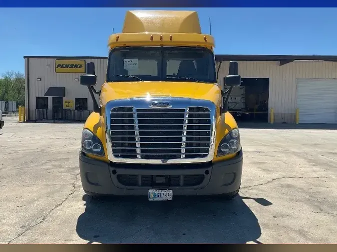 2018 Freightliner X12564ST