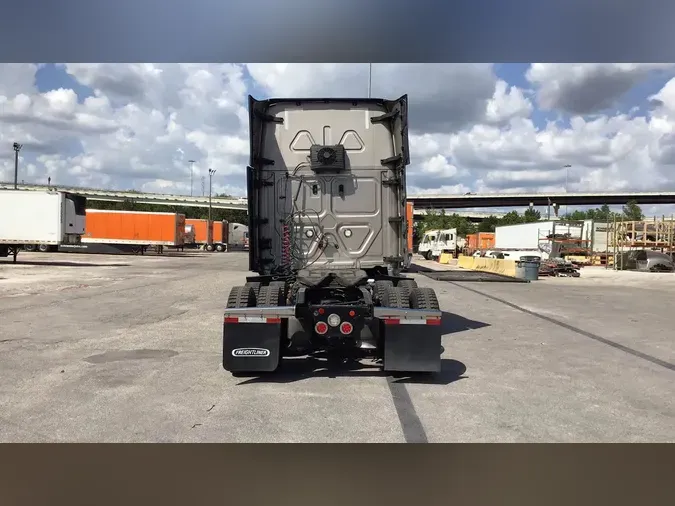 2022 Freightliner Cascadia 126