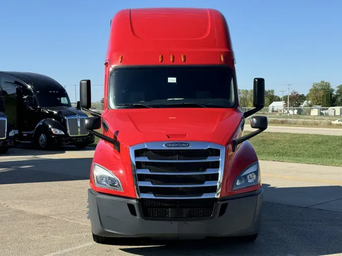 2020 FREIGHTLINER Cascadia 126