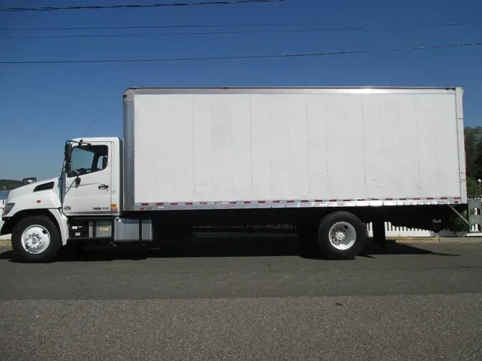 2017 HINO 338