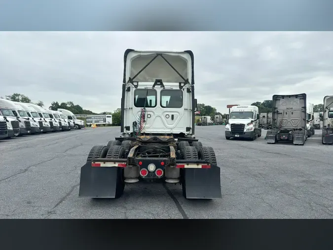 2020 Freightliner Cascadia 126