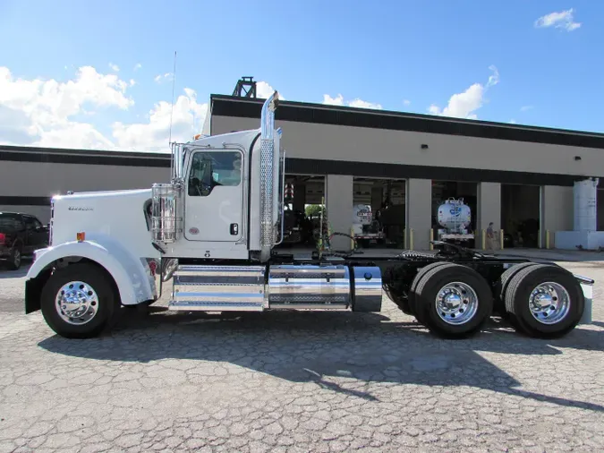 2025 Kenworth W900L