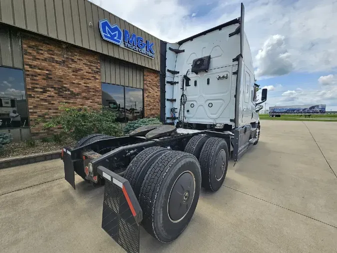 2021 FREIGHTLINER Cascadia 126