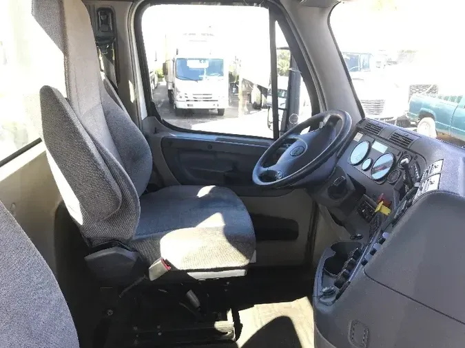 2018 Freightliner X12564ST