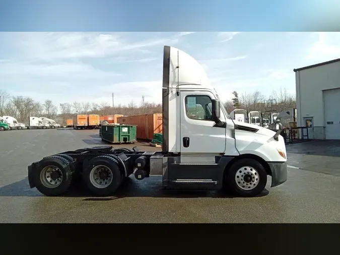 2019 Freightliner Cascadia 126