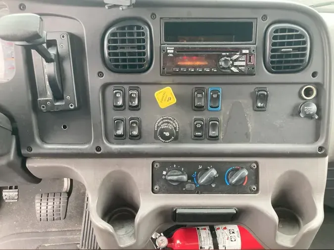 2018 FREIGHTLINER M2 106