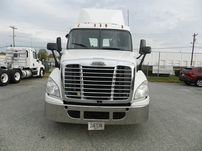 2015 FREIGHTLINER/MERCEDES CASCADIA 125