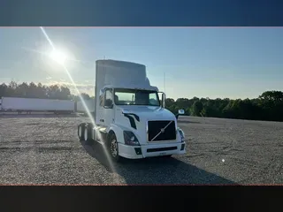 2016 Volvo VNL300