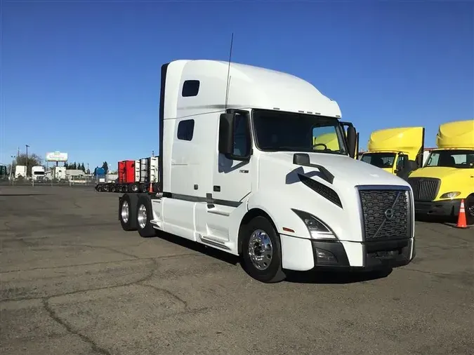 2021 VOLVO VNL760