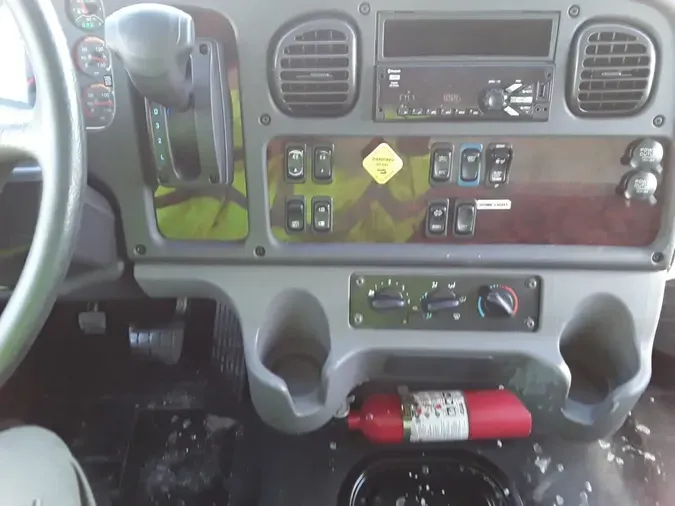 2020 FREIGHTLINER/MERCEDES M2 106