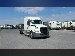2020 Freightliner Cascadia 126
