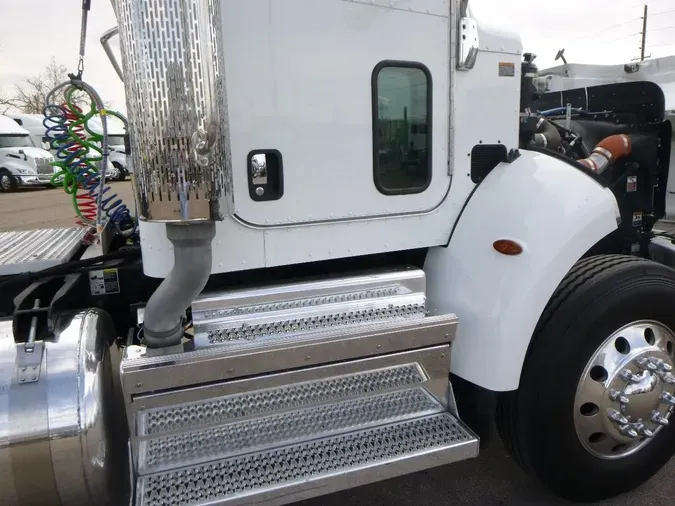 2018 Peterbilt 337