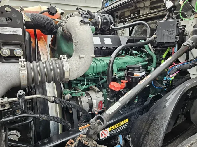 2021 VOLVO VNL64T74027a8b57ee4f275909b3b8d148ce79ccc