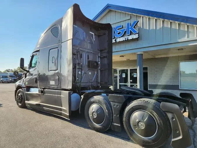 2021 FREIGHTLINER Cascadia 126