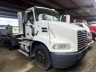 2005 MACK VISION CX613