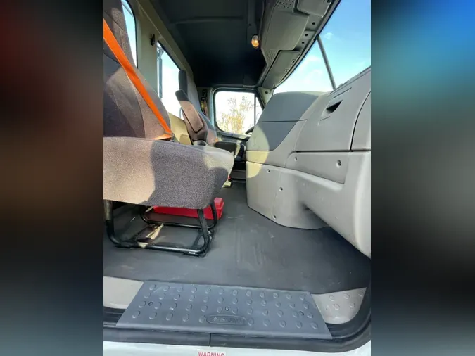 2019 FREIGHTLINER/MERCEDES CASCADIA 12527b14aa2034f5b8bfa764aa43388fb0e