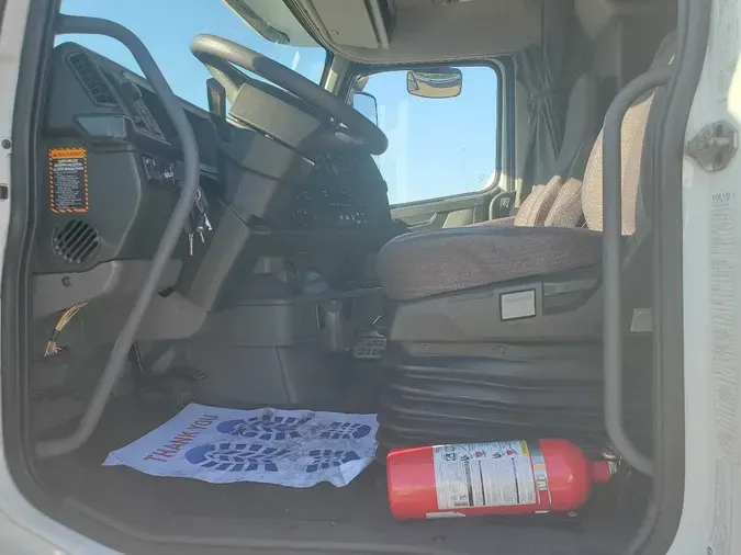 2020 VOLVO VNL64T74027b4ffec76eca0a5307a083eb3a7597b