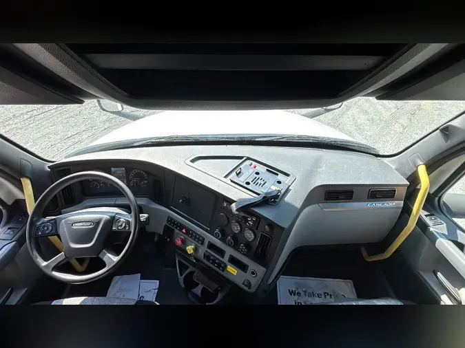 2022 Freightliner Cascadia 12627b8e37121af12235f7edbb4da201f1f