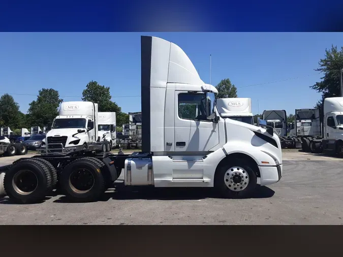 2020 Volvo VNL300