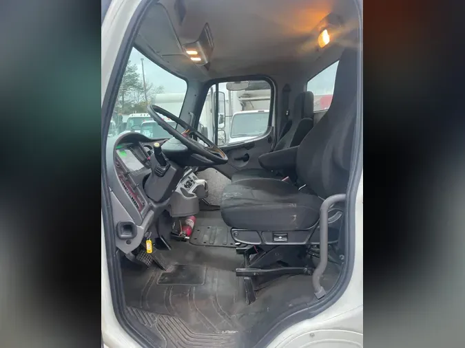 2017 FREIGHTLINER/MERCEDES M2 106