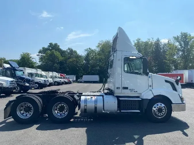 2017 Volvo VNL64300