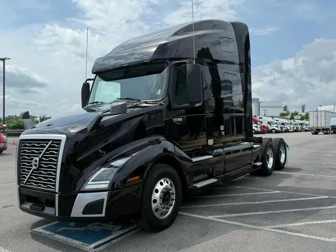 2021 VOLVO VNL64T760